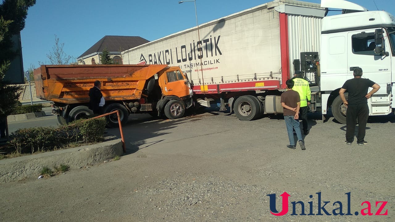 Yevlaxda iki yük maşını toqquşdu - FOTO